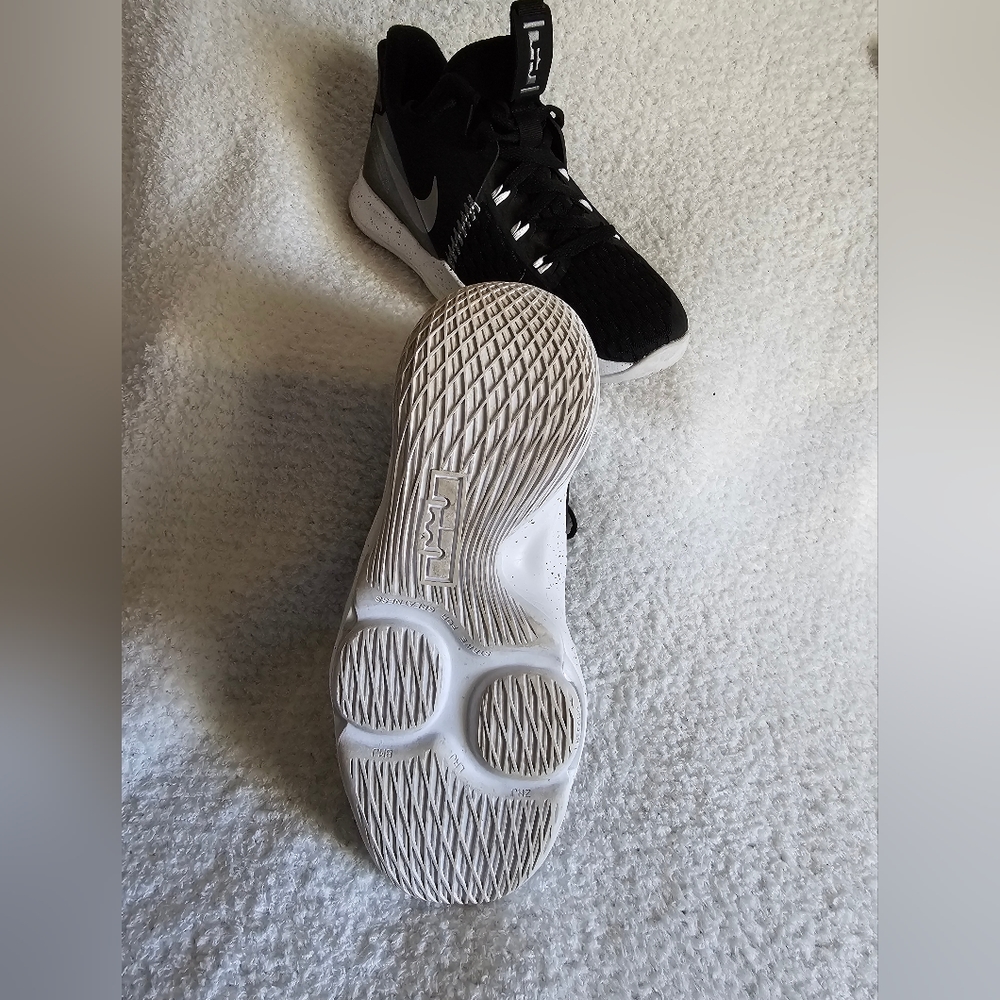 Nike Shoes - Picture 2 of 3